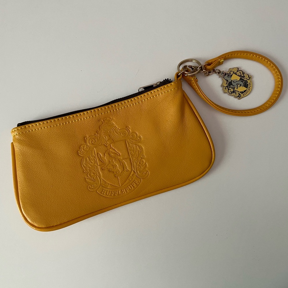 Wizarding World of Harry Potter - Universal Studios - Hufflepuff Wristlet